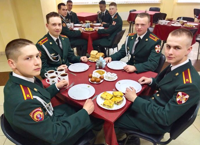 23 апреля 2022 года в военный институт был приглашен иерей Владимир