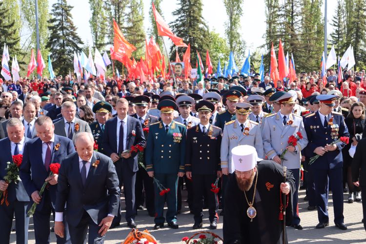 9 мая 2022 года военнослужащие военного института приняли участие в церемонии возложения цветов к вечному огню в Парке Победы