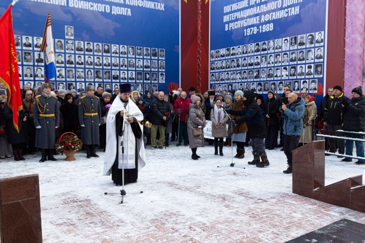 15 февраля 2023 года военнослужащие военного института приняли участия в памятных мероприятиях города Саратова
