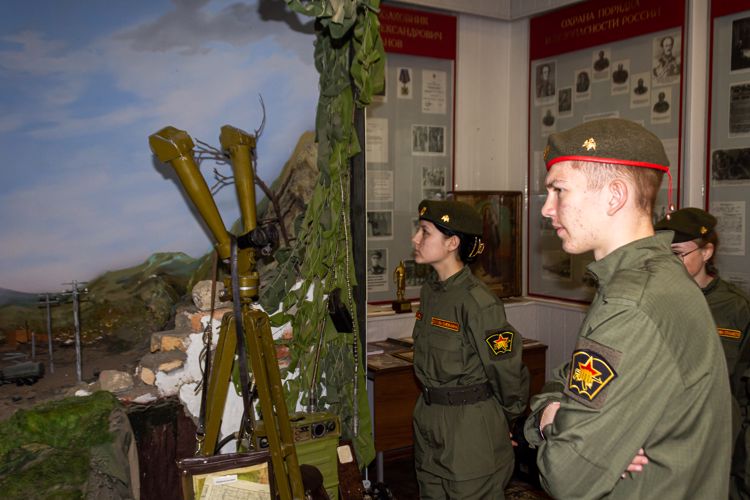 17 апреля 2023 года военный институт посетили участники общественного движения «Гвардейская смена»