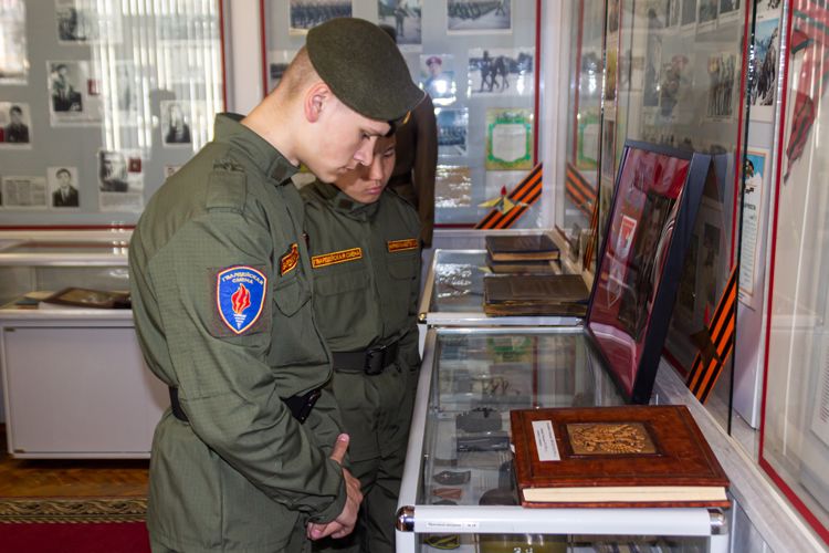 17 апреля 2023 года военный институт посетили участники общественного движения «Гвардейская смена»