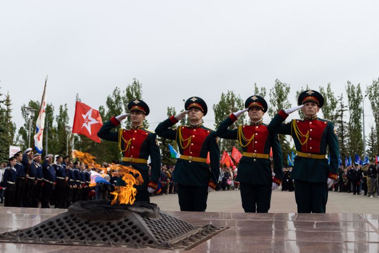 9 мая 2023 года военнослужащие военного института приняли участие в церемонии возложения цветов к Вечному огню в Парке Победы
