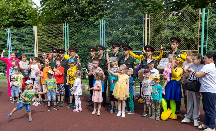 1 ИЮНЯ 2023 ГОДА КУРСАНТЫ ВОЕННОГО ИНСТИТУТА ПОЗДРАВИЛИ ДЕТЕЙ С ОГРАНИЧЕННЫМИ ВОЗМОЖНОСТЯМИ