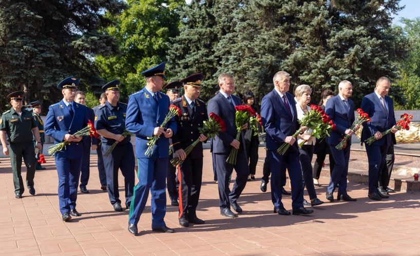 22 июня 2023 года военнослужащие военного института в День памяти и скорби возложили цветы к памятнику «Воину-освободителю» на Воскресенском кладбище
