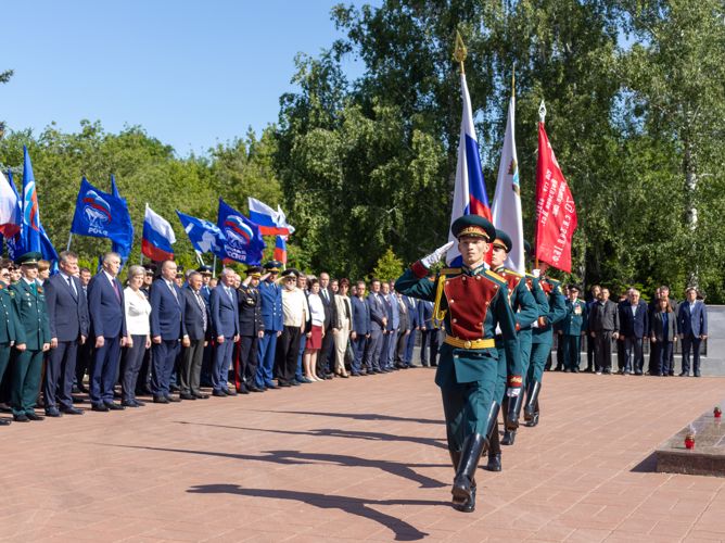 22 июня 2023 года военнослужащие военного института в День памяти и скорби возложили цветы к памятнику «Воину-освободителю» на Воскресенском кладбище