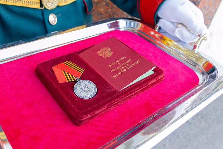 31 июля 2023 года военнослужащему военного института вручена государственная награда