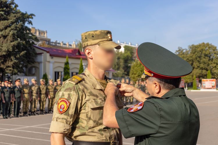21 августа 2023 года военнослужащему военного института вручена государственная награда