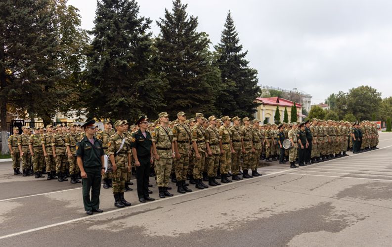 22 августа 2023 года в военном институте состоялся митинг, посвященный Дню государственного флага России