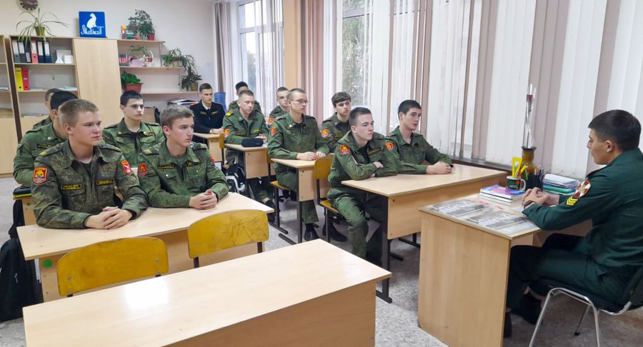 5 октября 2023 года военнослужащие военного института провели занятия в кадетской школе-интернате