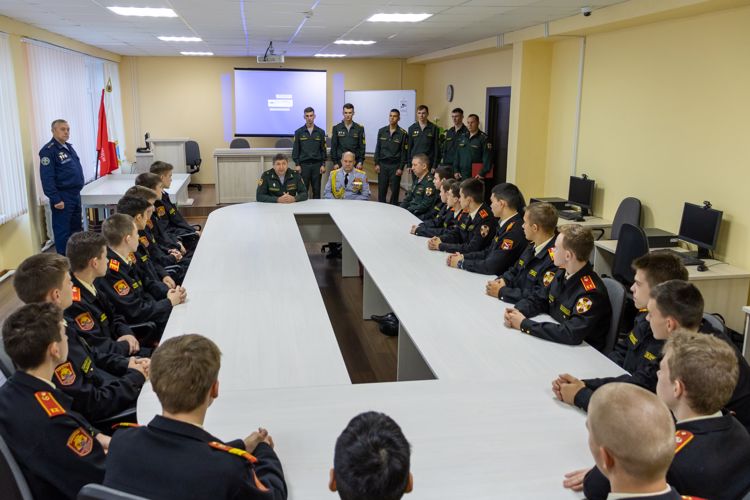 21 октября 2023 года военнослужащие военного института посетили школу-интернат № 2 им. В. В. Талалихина