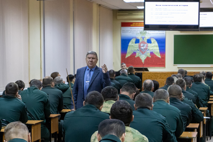 1 декабря 2023 года в военном институте проведено военно-политическое информирование постоянного состава