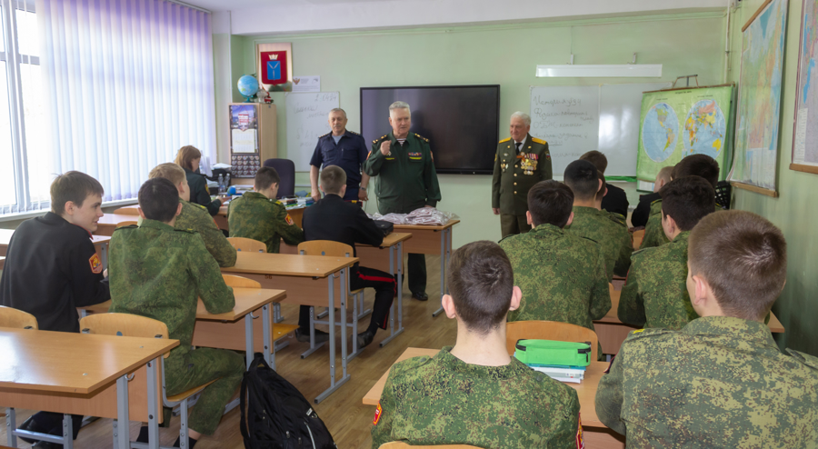 23 апреля 2024 года ветераны военного института провели Урок мужества