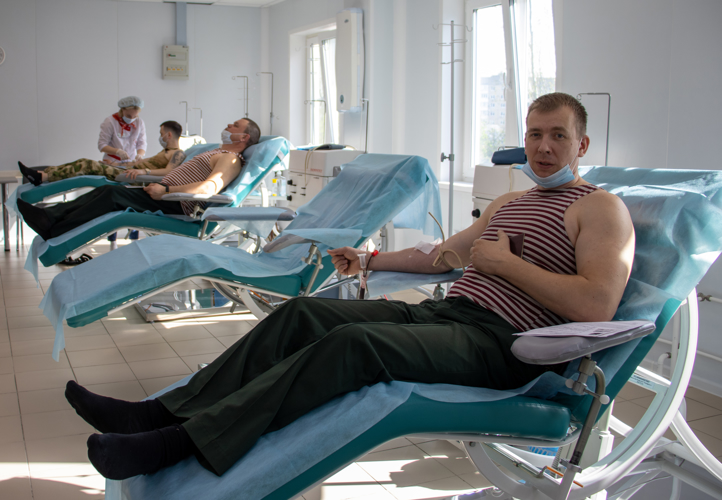 19 апреля 2024 года военнослужащие военного института приняли участие в донорской акции «От сердца к сердцу»