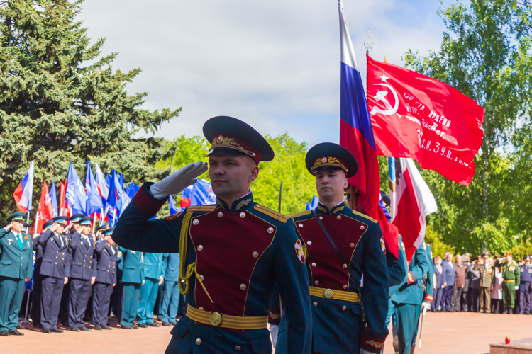 8 мая 2024 года военнослужащие военного института приняли участие в церемонии возложения цветов к мемориалу «Воину-освободителю» на Воскресенском кладбище