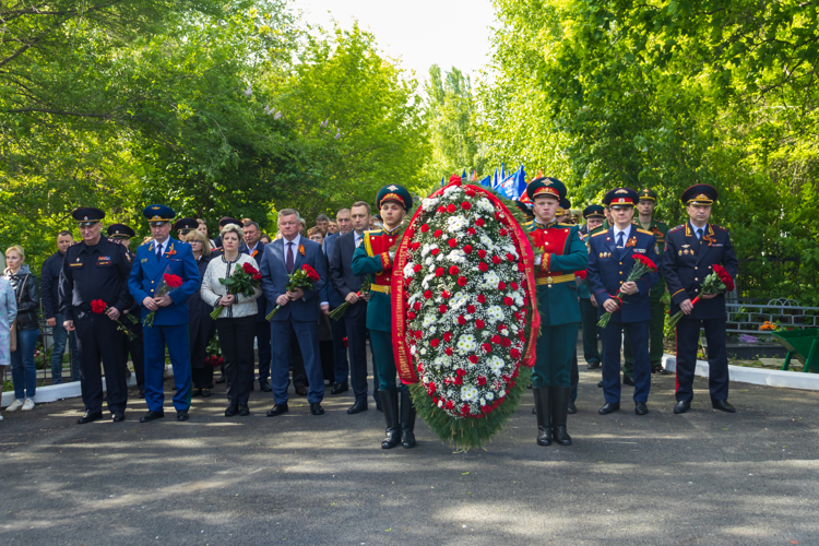 8 мая 2024 года военнослужащие военного института приняли участие в церемонии возложения цветов к мемориалу «Воину-освободителю» на Воскресенском кладбище