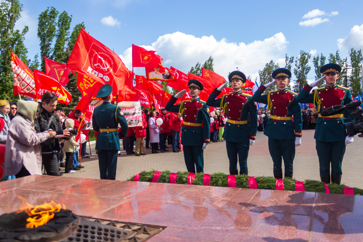 9 мая 2024 года военнослужащие военного института приняли участие в церемонии возложения цветов к Вечному огню в Парке Победы