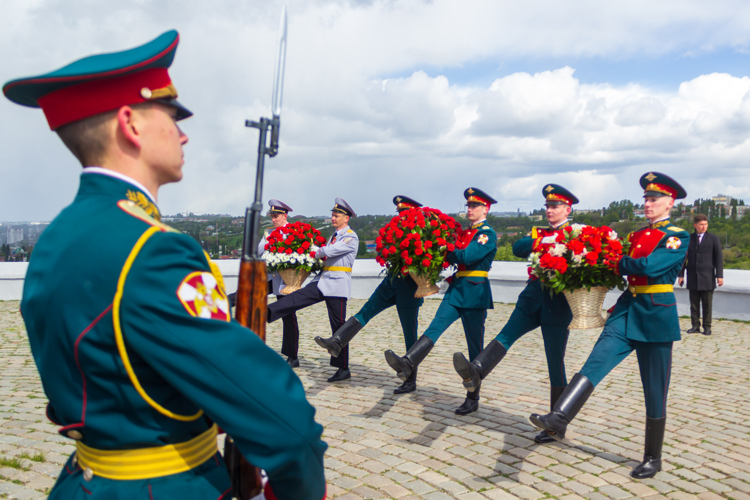 9 мая 2024 года военнослужащие военного института приняли участие в церемонии возложения цветов к Вечному огню в Парке Победы