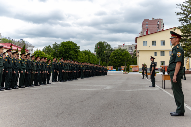 28 июня 2024 года в военном институте состоялась торжественная церемония вручения выпускникам офицерских погон