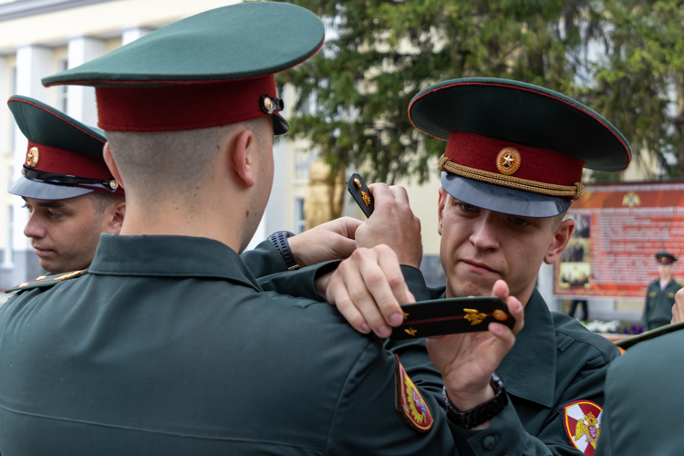 28 июня 2024 года в военном институте состоялась торжественная церемония вручения выпускникам офицерских погон