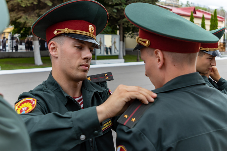 28 июня 2024 года в военном институте состоялась торжественная церемония вручения выпускникам офицерских погон