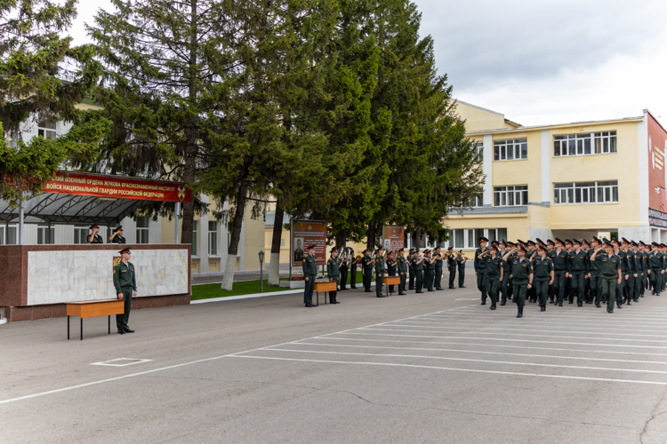28 июня 2024 года в военном институте состоялась торжественная церемония вручения выпускникам офицерских погон