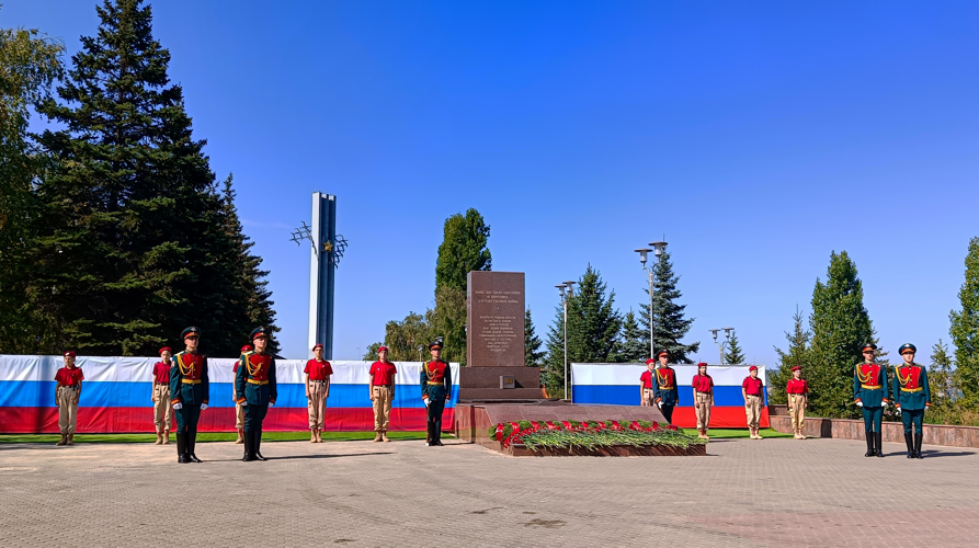 23 августа 2024 года военнослужащие военного института приняли участие в церемонии возложения цветов к Вечному огню в парке Победы