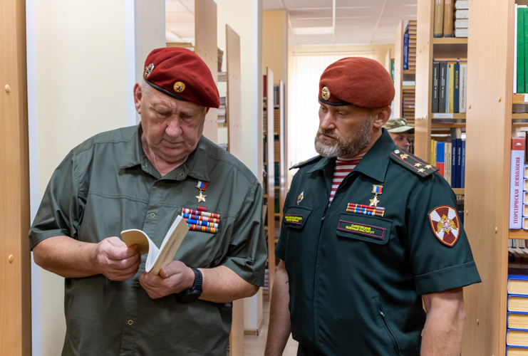 3 сентября 2024 года военный институт посетил Герой России полковник Сергей Лысюк 