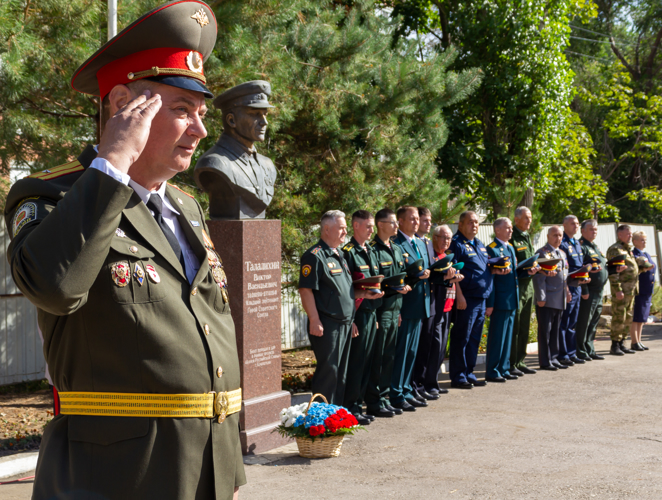2 сентября 2024 года военнослужащие военного института приняли участие в торжественной линейке
