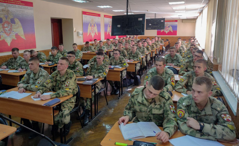 4 октября 2024 года представитель управления Росгвардии по Саратовской области провел лекцию с курсантами