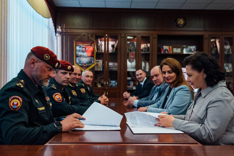 1 октября 2024 года военный институт и Саратовская государственная юридическая академия заключили соглашение о взаимодействии и сотрудничестве