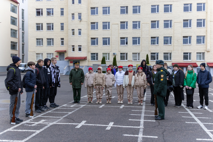 16 октября 2024 года военный институт посетили воспитанники общественного движения детей и молодежи «Движение первых»