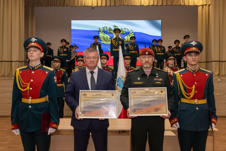 18 декабря 2024 года военный институт и администрация Энгельсского муниципального района заключили соглашение о взаимодействии и сотрудничестве
