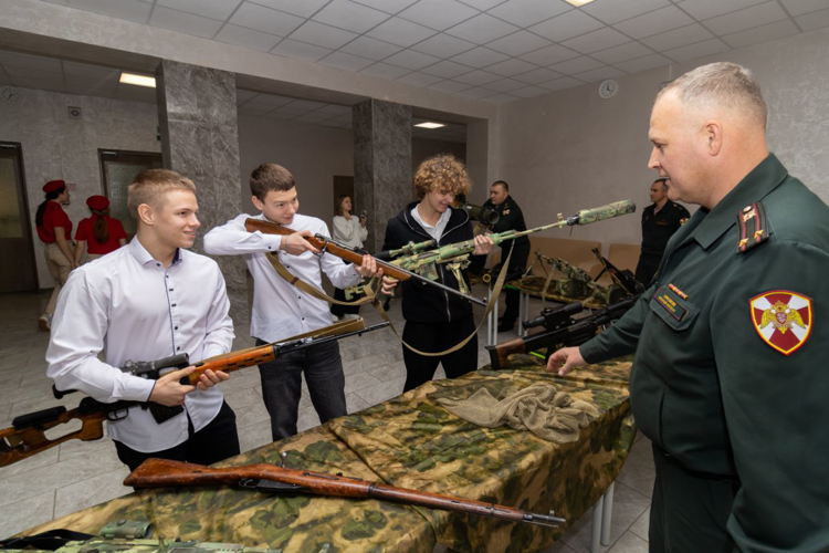 18 декабря 2024 года военный институт и администрация Энгельсского муниципального района заключили соглашение о взаимодействии и сотрудничестве