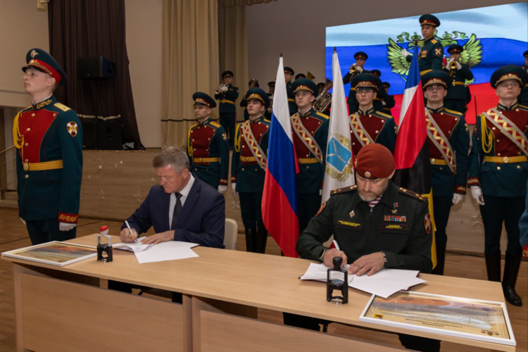 18 декабря 2024 года военный институт и администрация Энгельсского муниципального района заключили соглашение о взаимодействии и сотрудничестве