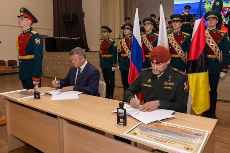 18 декабря 2024 года военный институт и администрация Энгельсского муниципального района заключили соглашение о взаимодействии и сотрудничестве