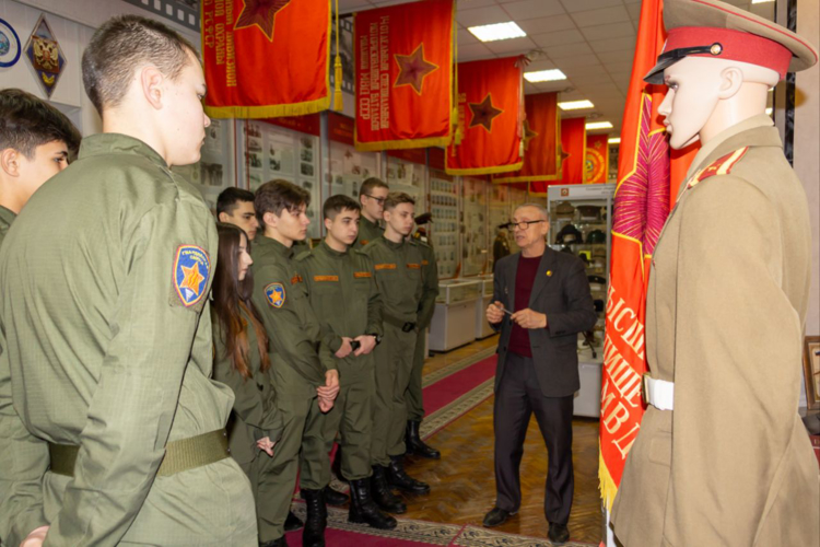 28 января 2025 года военный институт посетили участники общественного движения «Гвардейская смена»
