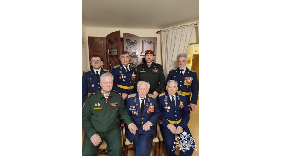 17 февраля 2025 года командование военного института поздравило энгельсского летчика-ветерана Евгения Федяева со 102-летием