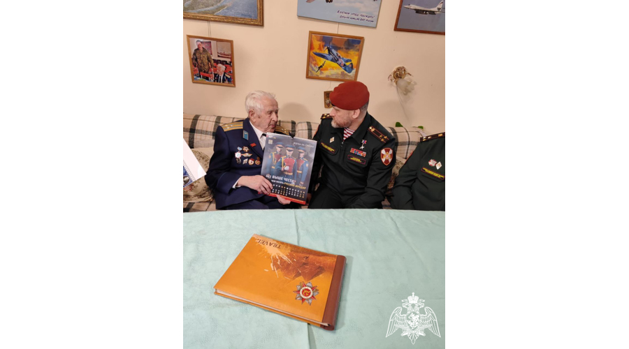 17 февраля 2025 года командование военного института поздравило энгельсского летчика-ветерана Евгения Федяева со 102-летием