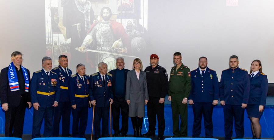 18 февраля 2025 года командование и военнослужащие военного института посетили патриотическое мероприятие 