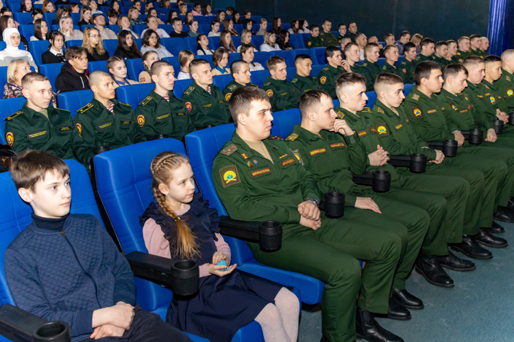 18 февраля 2025 года командование и военнослужащие военного института посетили патриотическое мероприятие