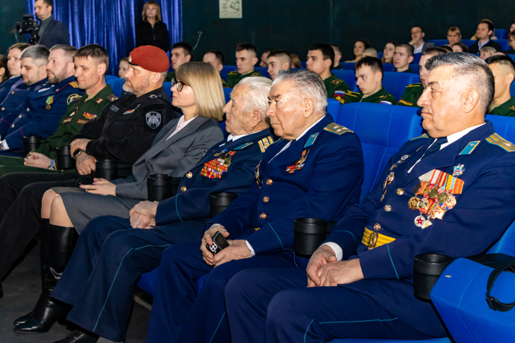 18 февраля 2025 года командование и военнослужащие военного института посетили патриотическое мероприятие 