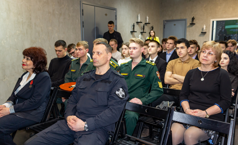 18 февраля 2025 года военнослужащие военного института приняли участие в патриотическом мероприятии