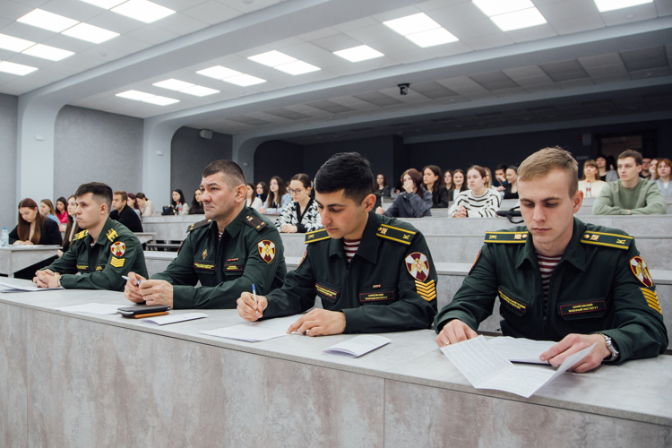 27 февраля 2025 года военнослужащие военного института приняли участие в ежегодной Межвузовской научно-практической конференции