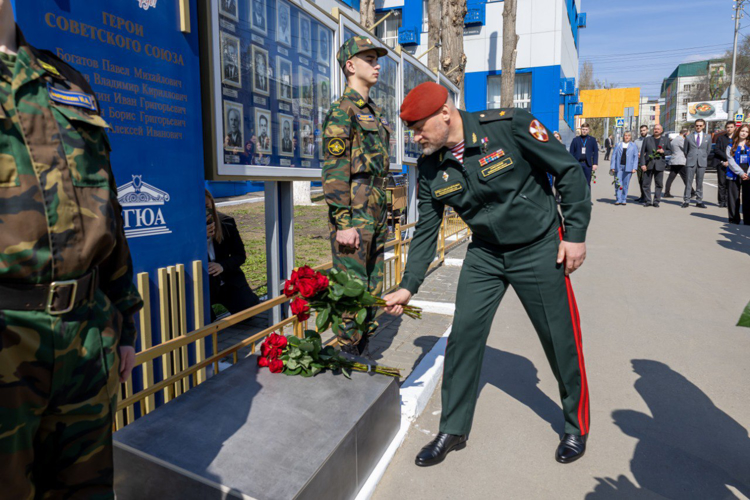 16 апреля 2025 года военнослужащие военного института приняли участие в Саратовском молодежном юридическом форуме