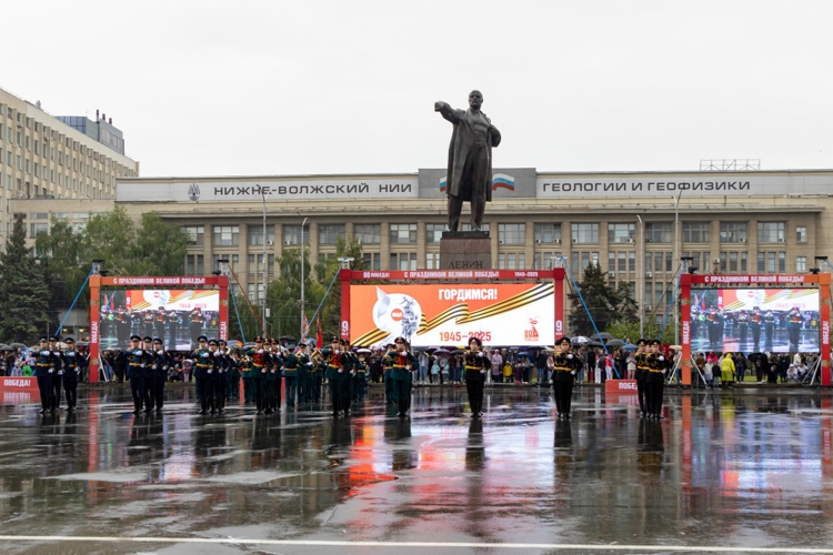 8 мая 2025 года личный состав военного института приняли участие в торжественном параде