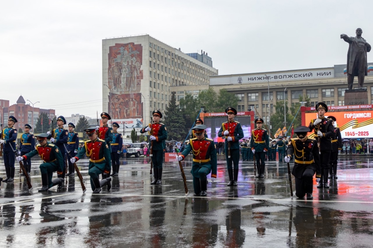 8 мая 2025 года личный состав военного института приняли участие в торжественном параде