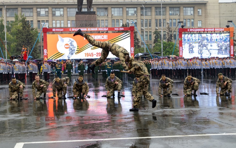 8 мая 2025 года личный состав военного института приняли участие в торжественном параде