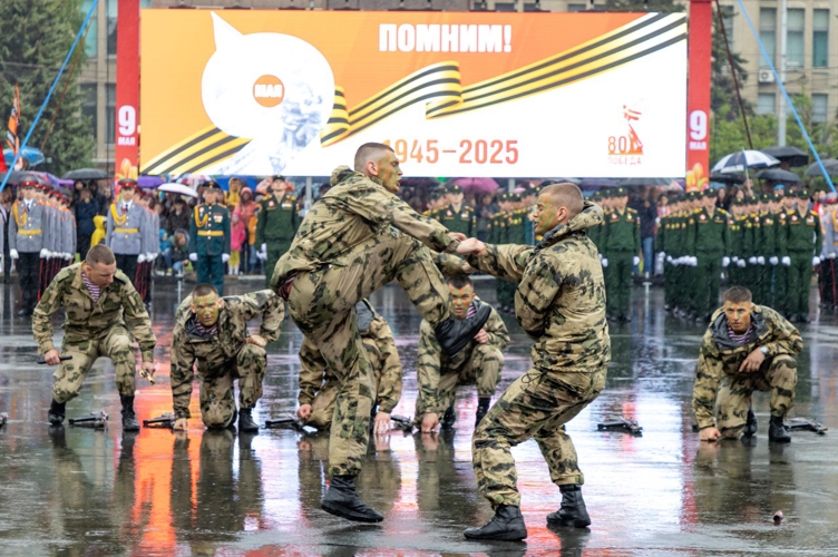 8 мая 2025 года личный состав военного института приняли участие в торжественном параде