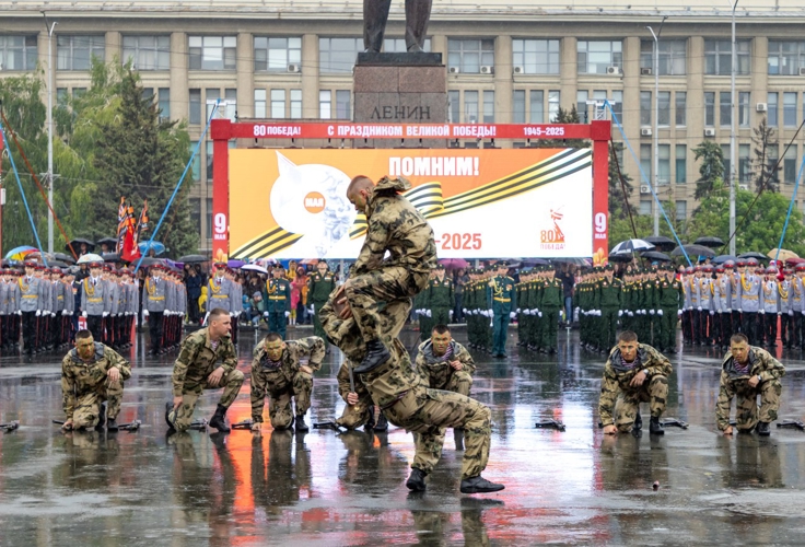 8 мая 2025 года личный состав военного института приняли участие в торжественном параде