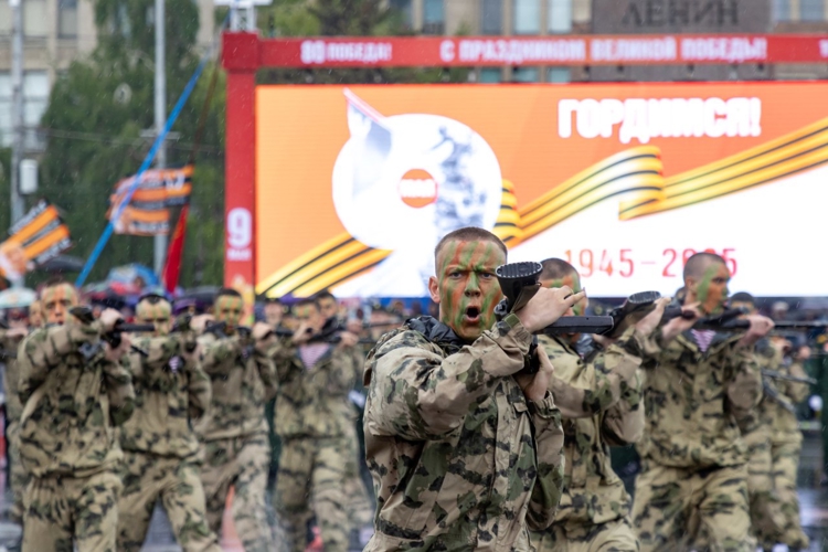 8 мая 2025 года личный состав военного института приняли участие в торжественном параде
